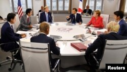 Lideri sedam najvećih svjetskih ekonomija i predsjednik Evropskog savjeta Donald Tusk na samitu u Bijaricu