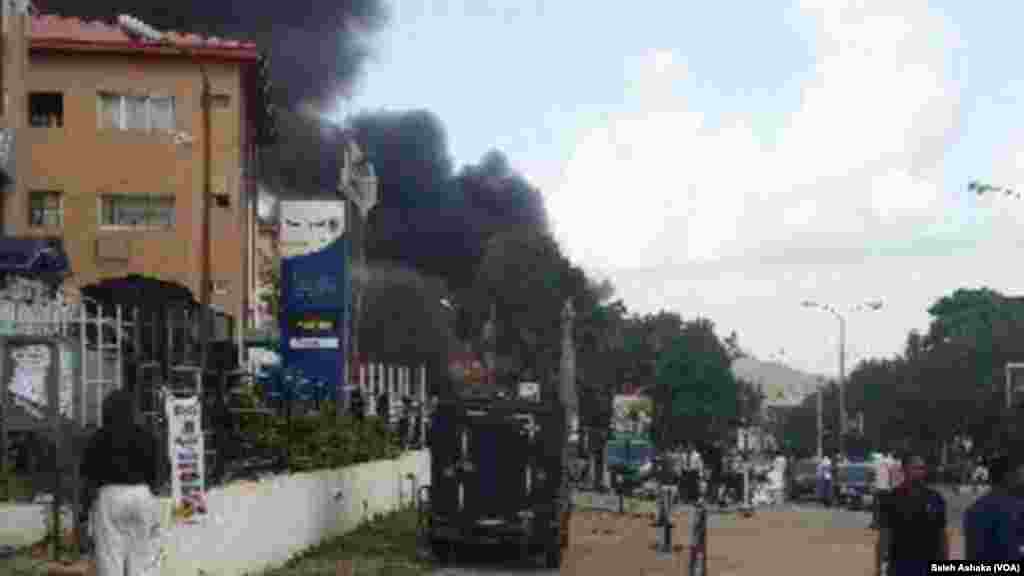 Explosão de uma bomba no Centro Comercial Plaza Banex, Junho 25, 2014