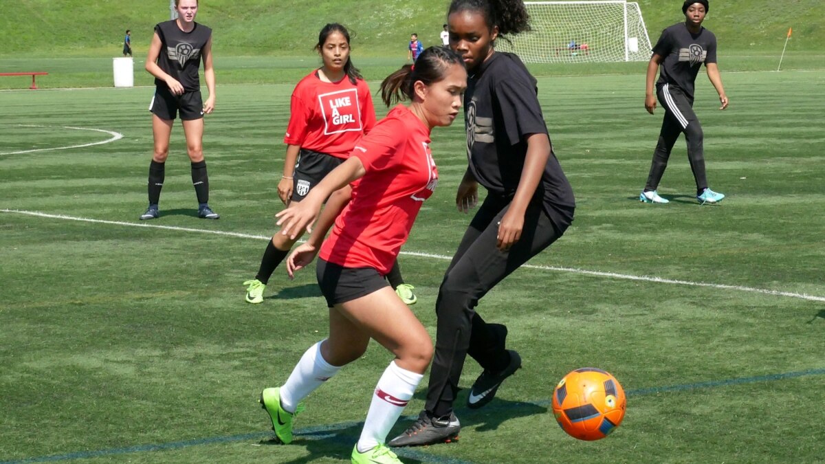 Female Soccer Player Shows Off Her Camel Toe Pussy In Her Uniform