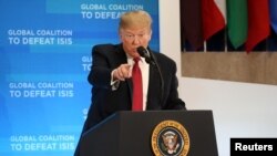 El presidente Donald Trump habla a ministros de relaciones exteriores de la Coalición Global para Derrotar a ISIS, en el Departamento de Estado en Washington, el 6 de febrero de 2019.