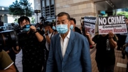 资料照：香港壹传媒创始人黎智英抵达西九龙警局。（2020年10月15日）