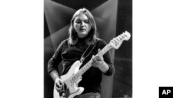 Ed King, alors guitariste du groupe Lynyrd Skynyrd, en février 1975.