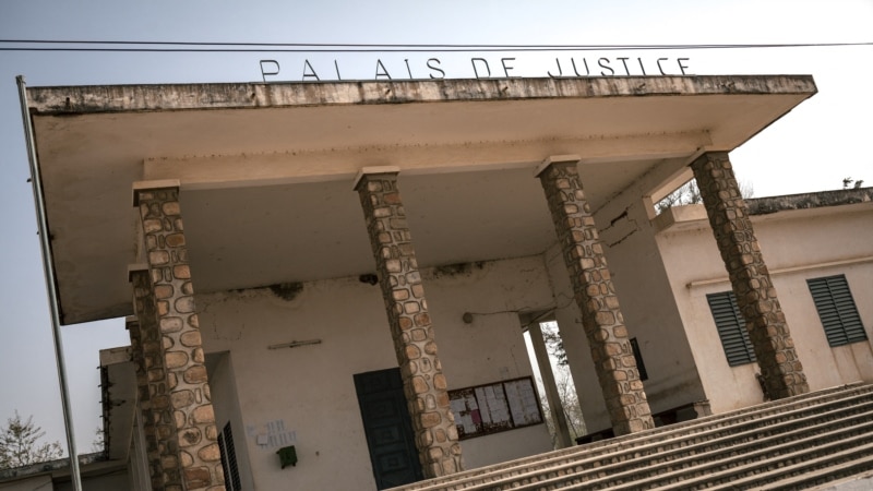 Un journaliste camerounais condamné pour détournements après 6 ans de 