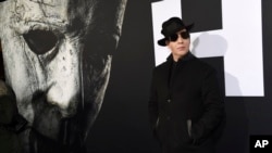 Artis Marilyn Manson berpose saat pemutaran perdana film "Halloween" di TCL Chinese Theatre, 17 Oktober 2018, di Los Angeles.