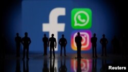 Logo Facebook, WhatsApp ak Instagram nan yon ilustrasyon, 4 Oct. 2021.