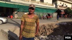 Thin Seangly stands outside his home in Phnom Penh (P. Bopha/VOA News)
