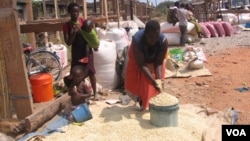 Traders selling maize at a market in Malawi's northern district of Karonga. Subsidized fertilizer has helped boost production in recent years. (VOA / T. Kumwenda)