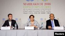 Nick Nuttall, Patricia Espinosa et le président de la COP22 Salaheddine Mezouar à Marrakech, Maroc, le 6 novembre 2016.