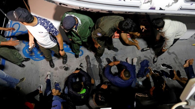 Des ONG exhortent Tunis à accueillir un bateau de migrants bloqué en Méditerranée