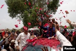 Bilawal Bhutto Zardari, chairman of the Pakistan People's Party, receives a rose-petal welcome from supporters as he heads for a campaign rally ahead of general elections on the outskirts of Karachi, Pakistan, July 2, 2018.