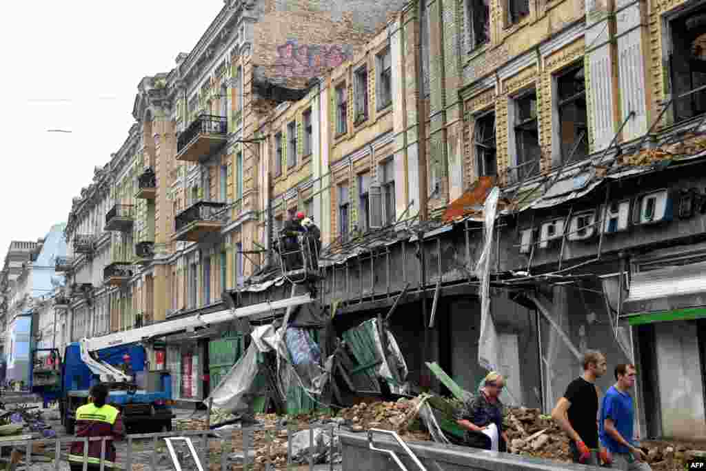 خسارات به جامانده در پی وقوع توفان در کی یف پایتخت اوکراین