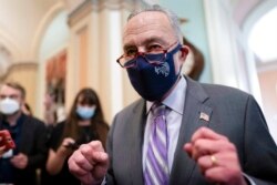 Pemimpin Mayoritas Senat Chuck Schumer di Capitol di Washington, 16 Desember 2021. (Foto: AP)