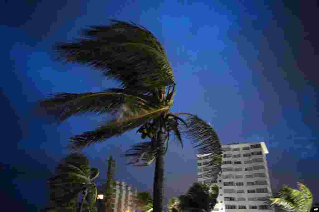 Se espera que este huracán llegue a la costa este de EE.UU. el martes.&nbsp;El huracán Dorian, que azotó el norte de las islas Bahamas es visto como unos de los huracanes más violentos en tocar tierra en la historia. En la foto, Freeport, Gran Bahama, el domingo 1 de septiembre de 2019. AP/Ramón Espinosa.