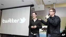 Twitter co-founder Biz Stone, right, talks next to CEO Evan Williams about changes to the social network at Twitter headquarters in San Francisco, (2010 file photo)