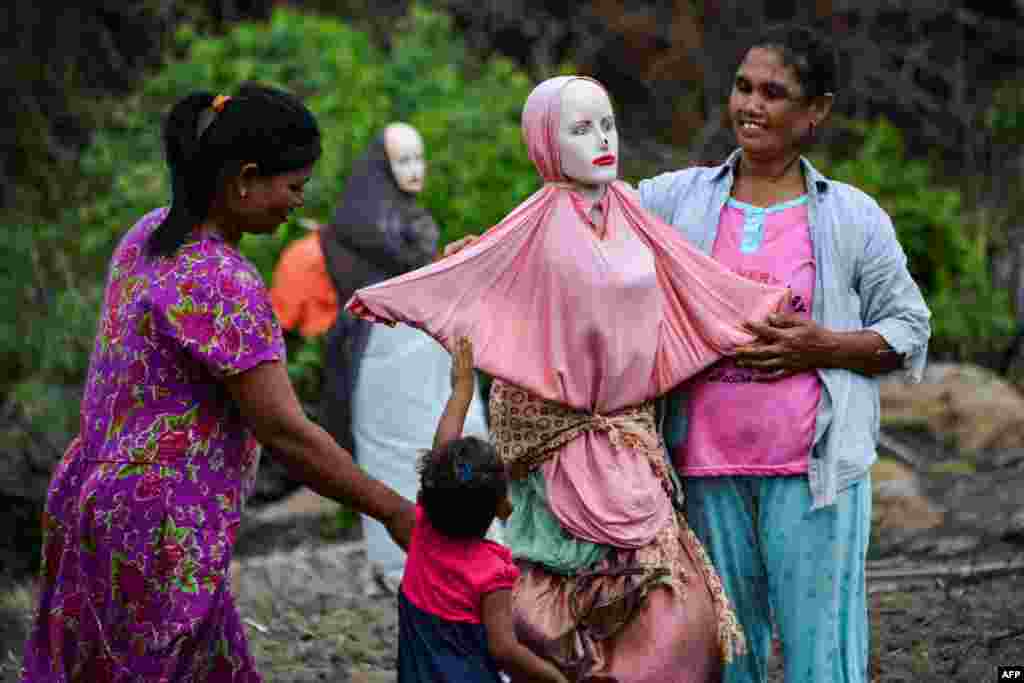 Villagers set up a mannequin scarecrow on a paddy field in Lamteuba, Indonesia's Aceh province, Aug. 26, 2019.