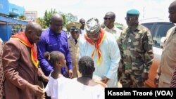 Accueil de Boubou Cissé à Kita, au Burkina, le 31 août 2019. (VOA/Kassim Traoré)