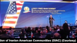 مایک پنس در جریان سخنرانی اجلاس ایران آزاد در واشنگتن، روز پنجشنبه