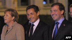 Канцлер Німеччини Анґела Меркель, президент Франції Ніколя Саркозі і президент Росії Дмитро Медведєв