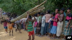 شماری از مهاجرین مسلمان روهینگیایی که از میانمار به دلیل خشونت ها "قومی و مذهبی" به بنگله دیش مهاجر شده اند