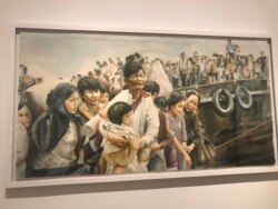 Lukisan warna air para pengungsi Vietnam dipajang di pameran "Tiffany Chung: Vietnam, Past is Prolog" yang dibuka di Museum Seni Amerika Smithsonian dari 15 Maret hingga 22 September 2019. (Foto: VOA/Linh Dan)
