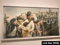 Lukisan warna air para pengungsi Vietnam dipajang di pameran "Tiffany Chung: Vietnam, Past is Prolog" yang dibuka di Museum Seni Amerika Smithsonian dari 15 Maret hingga 22 September 2019. (Foto: VOA/Linh Dan)