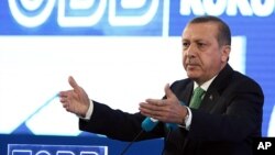 Turkish Prime Minister Recep Tayyip Erdogan addresses businessmen in Ankara, May 22, 2014.