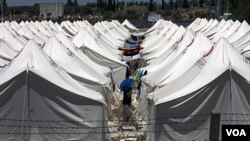 Tenda-tenda penampungan pengungsi Suriah di kota Reyhanli, Turki (24/6).