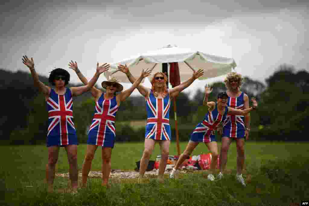 Cycling enthusiasts wearing dresses with the Union Jack gesture on the roadside as they wait for riders&nbsp;in Foix Prat d&#39;Albis, France, during the fifteen stage of the 106th edition of the Tour de France cycling race between Limoux and Foix Prat d&#39;Albis.