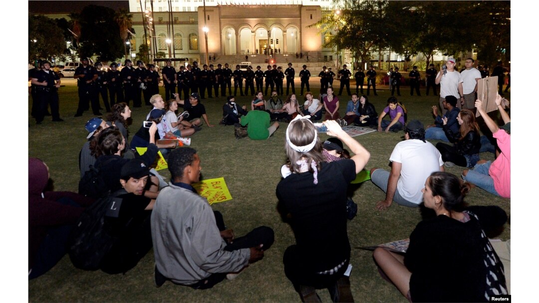 Protesters are surrounded by Los Angeles police before they were detained in Grand Park across Los Angeles City Hall after a march and rally against the election of Republican Donald Trump as president of the United States, Nov. 12, 2016.