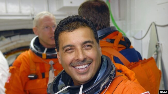 José Hernández nació hace 61 años en California y desde muy pequeño tuvo que ayudar a sus padres inmigrantes en las tareas del campo.