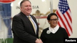 U.S. Secretary of State Mike Pompeo shakes hands with Indonesian Foreign Minister Retno Marsudi during their meeting in Jakarta, Indonesia, Aug. 4, 2018.