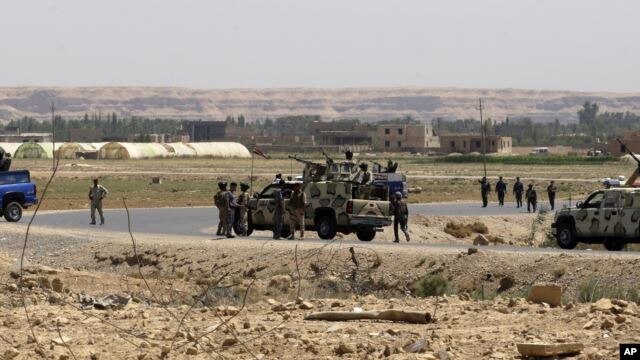 Estados Unidos y la coalición global apoyan los esfuerzos de fuerzas iraquíes y rebeldes sirios en su lucha contra ISIS