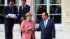 Merkel Bertemu Hollande Jelang KTT Uni Eropa