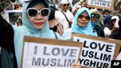 一千多名印尼穆斯林在雅加達中國大使館外舉行集會，要求中國政府結束在新疆對維吾爾族穆斯林的壓迫。 （2019年12月27日）