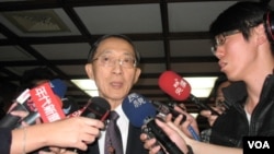 台湾外交部长林永乐3月4日回答记者问题(申华拍摄)