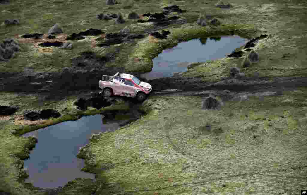 Toyota&#39;s driver Giniel De Villiers of South Africa and co-driver Dirk Von Zitzewitz, of Germany, compete during Stage 7 of the 2018 Dakar Rally between La Paz and Uyuni, Bolivia, Jan. 13, 2018.