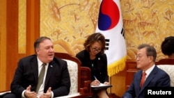 U.S. Secretary of State Mike Pompeo talks with South Korean President Moon Jae-in during their meeting at the presidential Blue House in Seoul, South Korea, Oct. 7, 2018. 