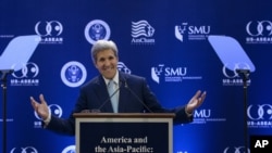 ລັດຖະມົນຕີ ຕ່າງປະເທດ ສະຫະລັດ ທ່ານ John Kerry ກ່າວຢູ່ທີ່ Singapore Management University ໃນ Singapore .