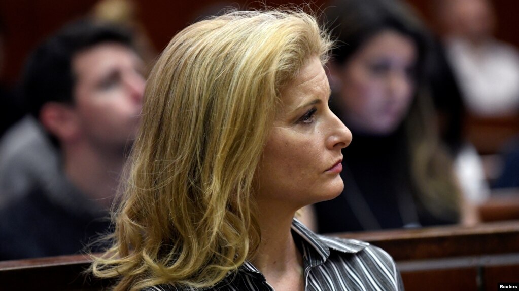 Summer Zervos, một cựu thí sinh trên chương trình truyền hình "The Apprentice," cáo buộc Tổng thống Trump phỉ báng vì ông nói cô bịa đặt điều mà cô nói là hành vi sàm sỡ không mong muốn của ông vào năm 2006.