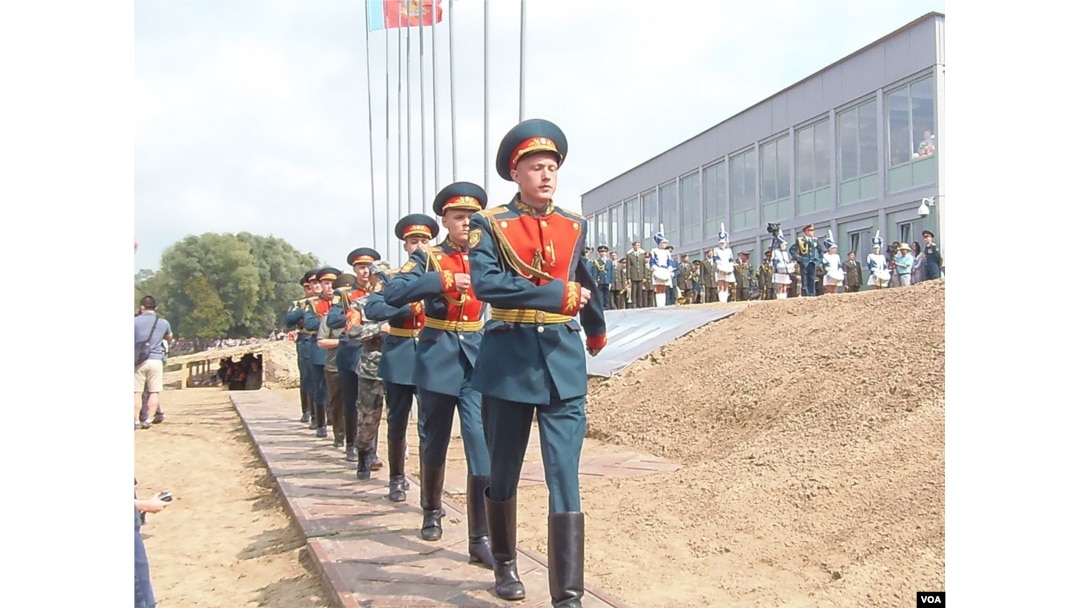 8月舉行的俄羅斯國際軍事比賽活動中的俄軍儀仗兵。(美國之音白樺攝)