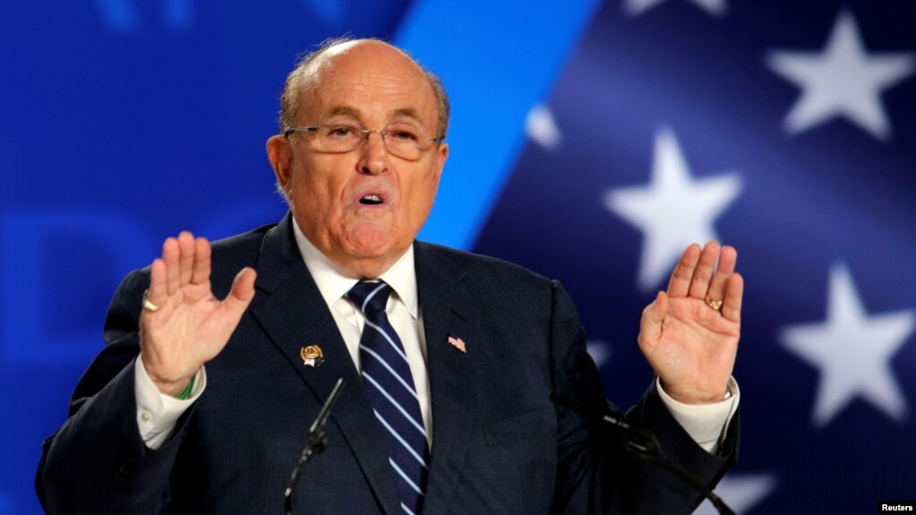 Rudy Giuliani, un ex alcalde de Nueva York, y abogado personal del presidente de EE.UU., Donald Trump, ha sido citado por el Congreso para presentar documentos sobre sus tratos con Ucrania en nombre del mandatario.