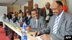 Sudan's Defense Minister Abdelrahim Mohamed Hussein (R) sits next to the Sudan's Interior Minister Ibrahim Mahmud Ahmad at the opening of border security talks between Sudan and South Sudan in Addis Ababa on June 4, 2012.