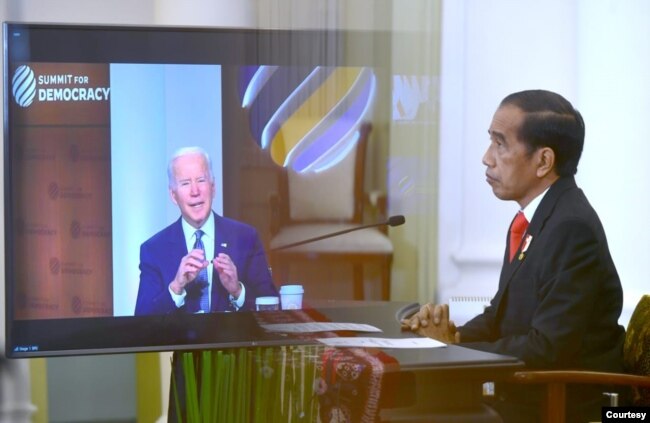 Indonesian President Jokowi attends the virtual meeting "US Democracy Summit" from the Bogor Palace, 9 December 2021. (Setpres RI)