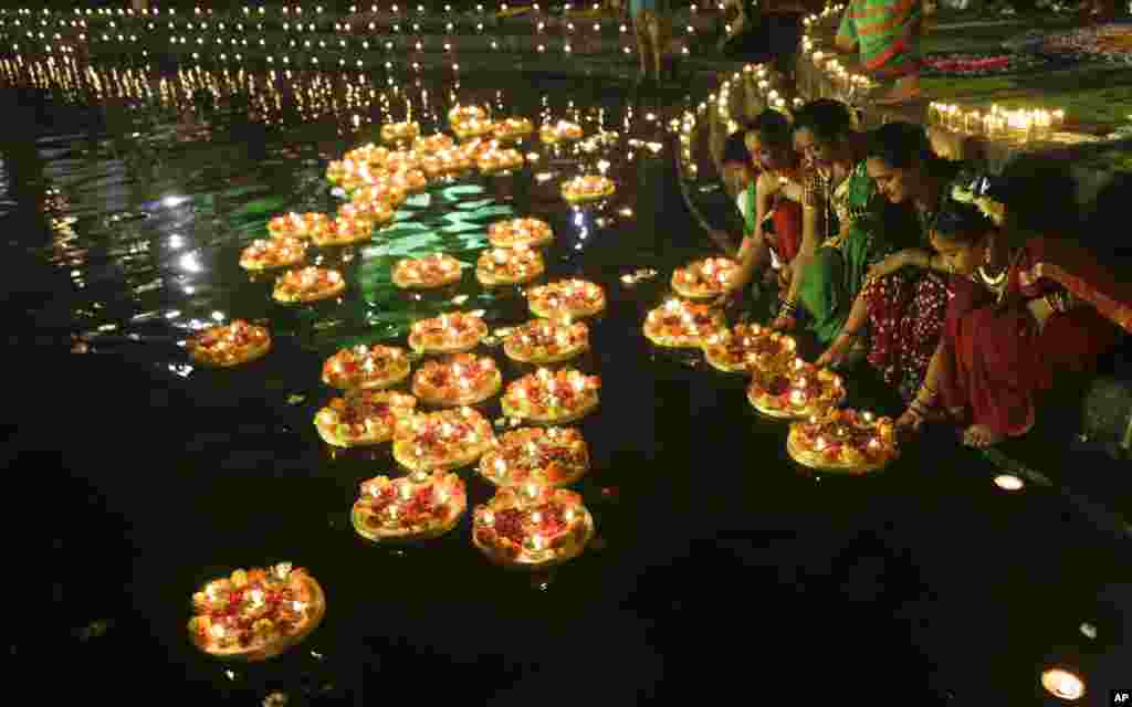 People light lamps at the Banganga pond as they celebrate Dev Diwali festival in Mumbai, India.