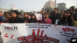 Studenti u Indiji protestuju zbog brutalnog grupnog silovanja koje se dogodilo u Nju Delhiju 16. decembra