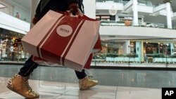 FILE- People shop at the Pentagon City Mall in Arlington, Va., Dec. 22, 2017. On Friday, the U.S. government will publish its snapshot of the first-quarter GDP.