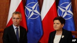 NATO Secretary General Jens Stoltenberg, left, and Polish Prime Minister Beata Szydlo pose for photographs prior to a meeting in Warsaw, Poland, Aug. 25, 2017. 