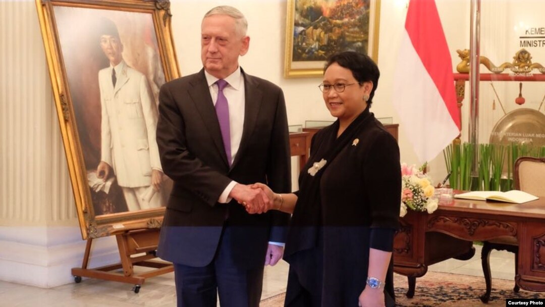 Menteri Luar Negeri Indonesia Retno Marsudi (kanan) menerima Menteri Pertahanan AS Jim Mattis di Jakarta, 22 Januari 2018 lalu. (Foto courtesy: Kemlu RI).