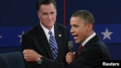 Republikanski predsednički kandidat Mit Romni i predsednik Barak Obama tokm debate na Univerzitetu Hofstra u Njujorku