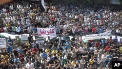 Demonstrators protest against Syria's President Bashar Al-Assad in Kafranbel, near Idlib, April 27, 2012. 